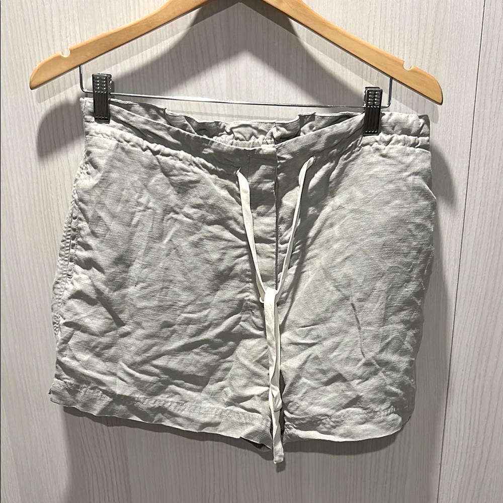 Wilfred with Linen size M ( oversized) button fly pocketed shorts ligtht grey